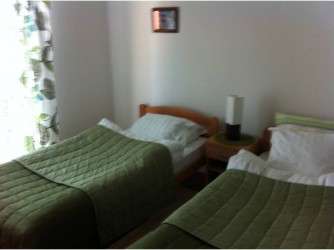 bedroom-hotel-green-covers