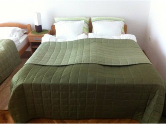 green-bedroom-hotel