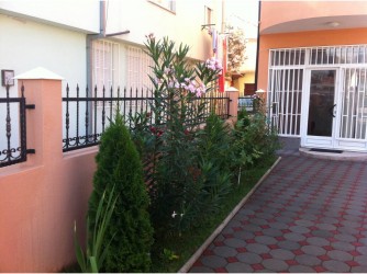 hotel-mostar-parking-east-garden