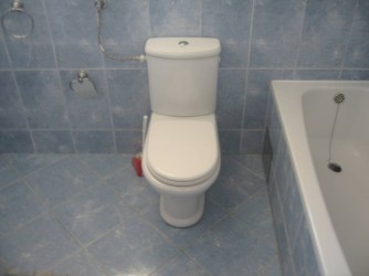 toilet-hotel-bathroom